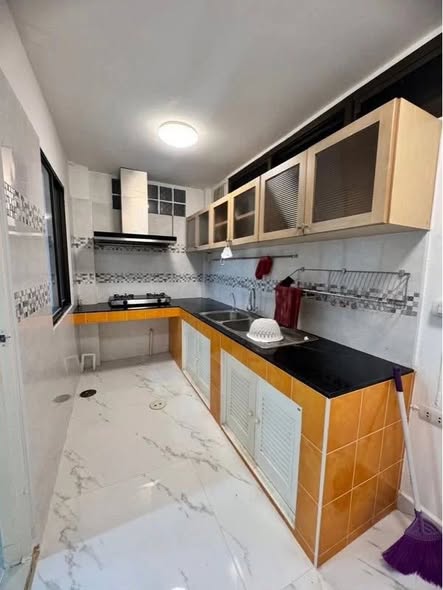 kitchen of Baan Klang Muang Rama 9 Soi 43