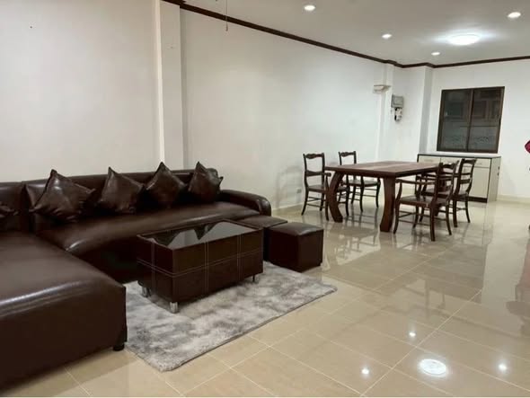 living room of Baan Klang Muang Rama 9 Soi 43