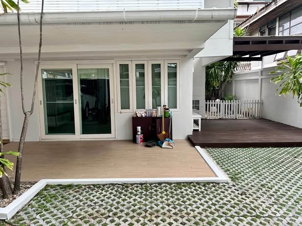 room interior of Baan Klang Muang Rama 9 Soi 43