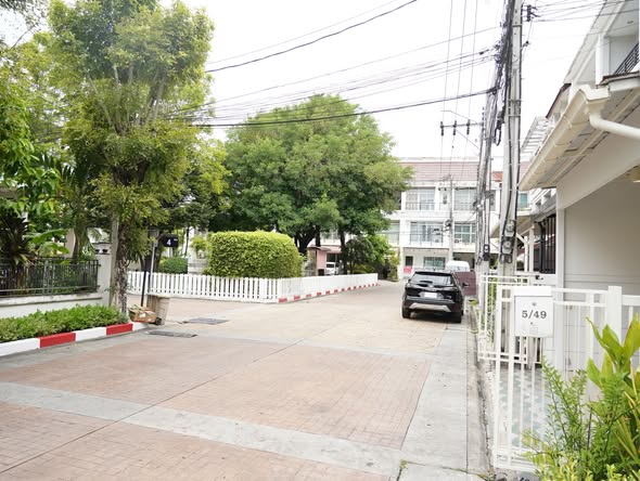 Baan Klang Muang Sukhumvit 113