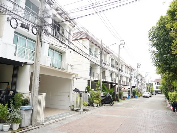Baan Klang Muang Sukhumvit 113