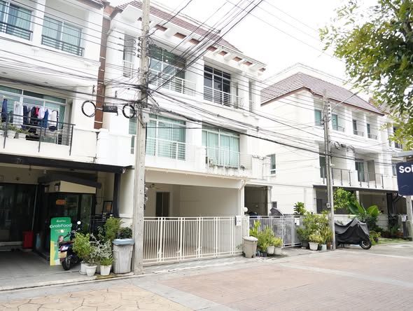 Baan Klang Muang Sukhumvit 113
