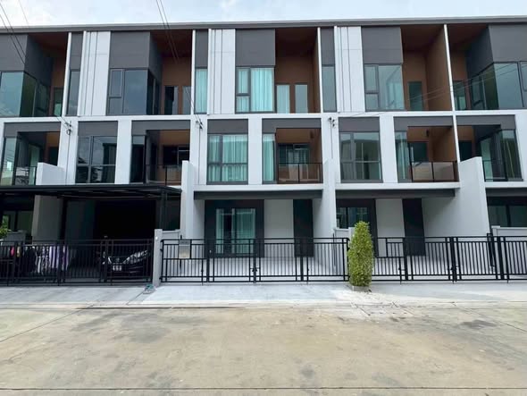 Baan Klang Mueng North Ratchapruek