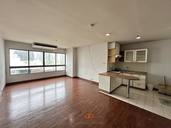 Baan Phloen Chit Apartment
