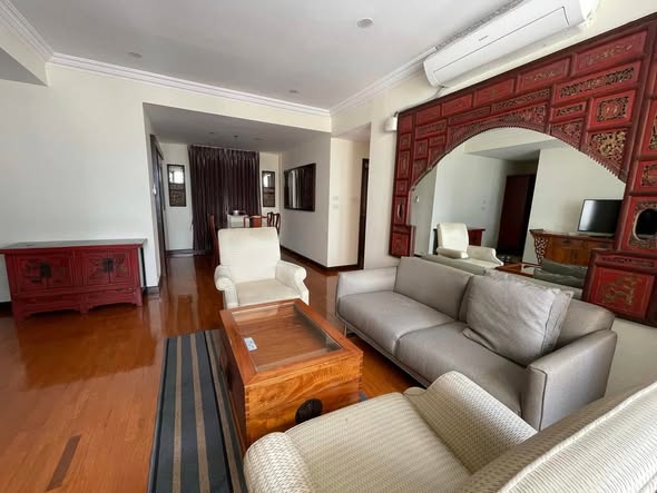 living room of Baan Piyasathon