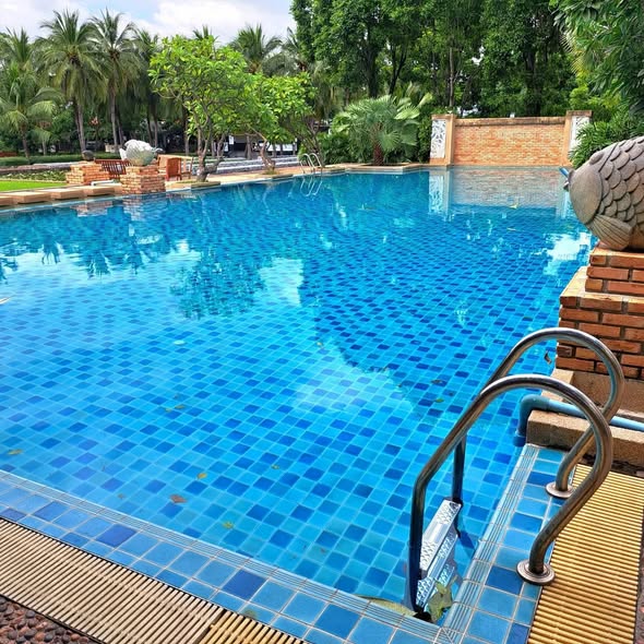 pool of Ban Suai Alley