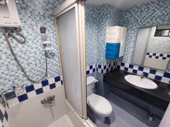 bathroom of ลุมพินีเพลส สวนพลู-สาทร