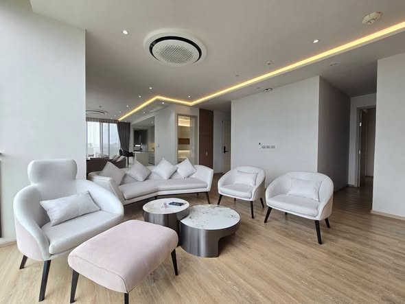bedroom and living room of Bearing Residence
