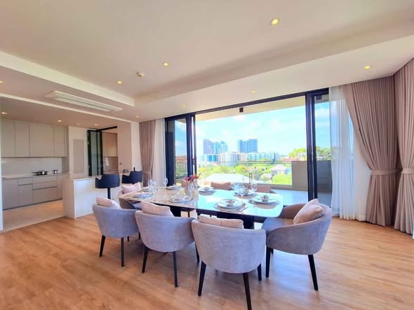 living room of Bearing Residence