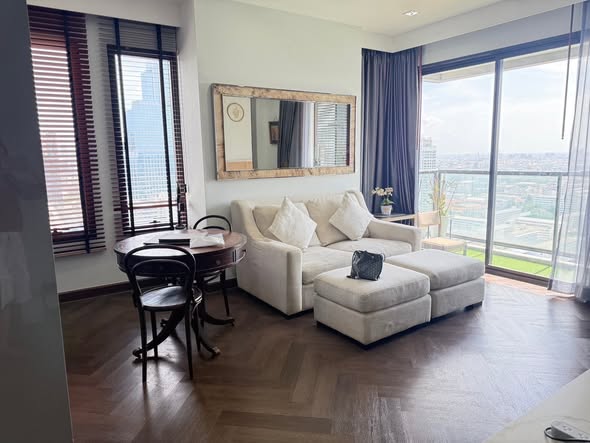 bedroom and living room of เอ็ม พญาไท