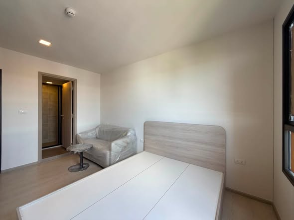 bedroom and room interior of ดีคอนโด แอร์ ลาดกระบัง