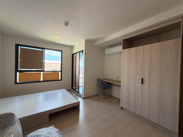 bedroom and room interior of ดีคอนโด แอร์ ลาดกระบัง
