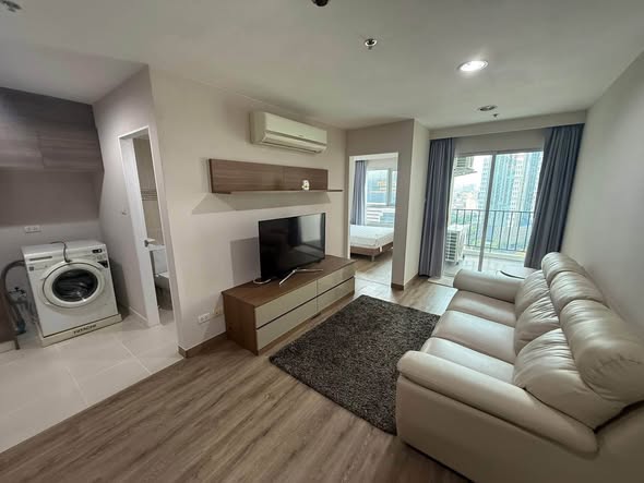 bedroom and living room of Belle Grand Rama 9 Tower D