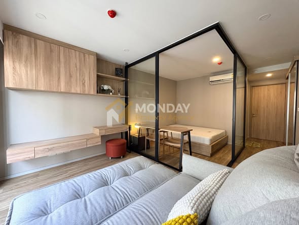 bedroom and room interior of Blossom Condo Sathon-Charoen Rat