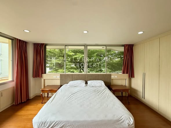 bedroom and room interior of Bright Sukhumvit 24