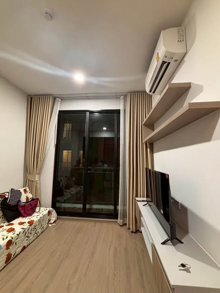 bedroom and room interior of Brixton Sukhumvit 107 : บรอมตัน เพ็ท เฟรนด์ลี่ สุขุมวิท 107