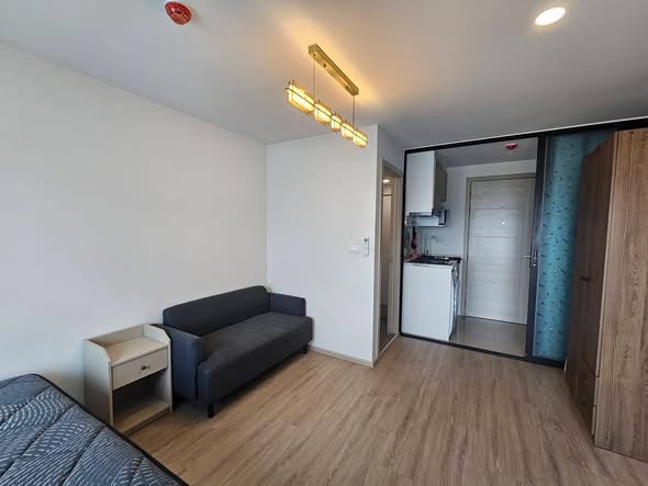 bedroom and room interior of Brompton Pet Friendly Samrong Station บรอมป์ตัน เพ็ท เฟรนด์ลี่ สำโรง สเตชั่น