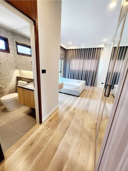 room interior and bathroom of Burasiri Krungthep Kreetha