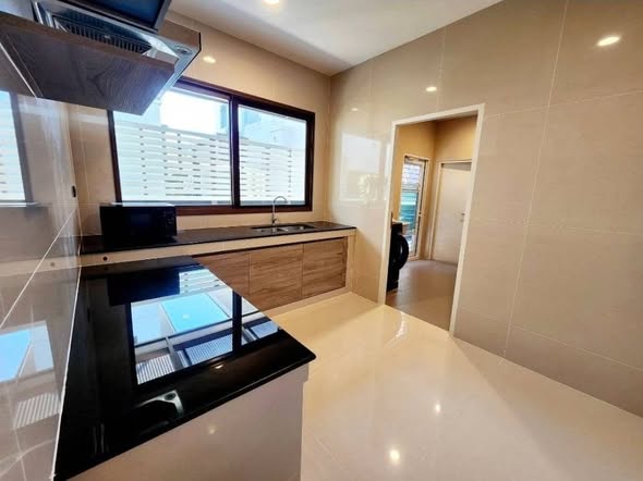 room interior and kitchen of Burasiri Krungthep Kreetha