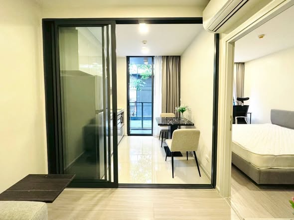 bedroom and room interior of C Ekkamai Condominium