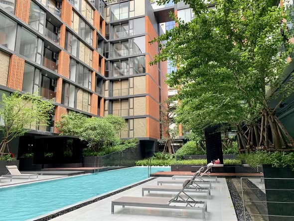 pool of C Ekkamai Condominium