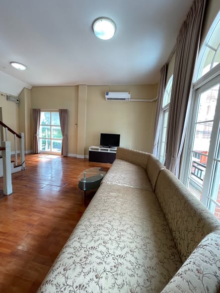 living room of คาซ่า ซิตี้ สุขุมวิท (Casa City Sukhumvit)