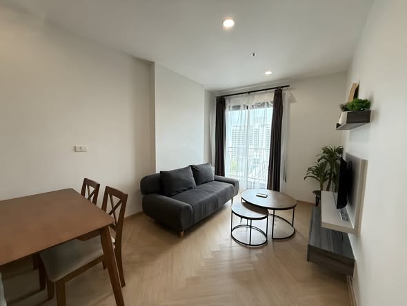 living room of Centric Huai Khwang Station
