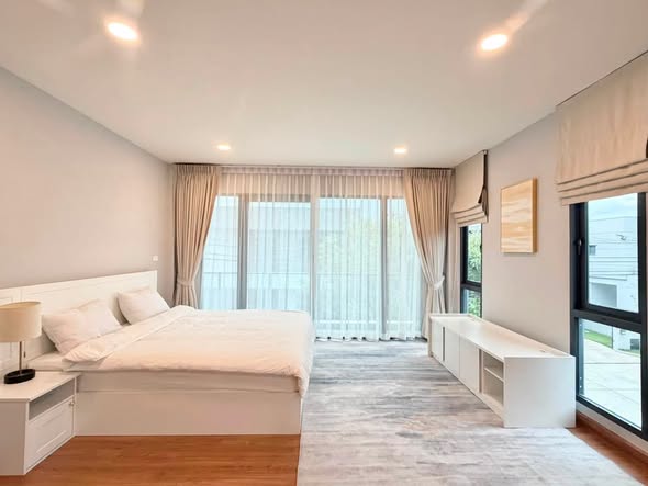 bedroom and room interior of Centro Bangna