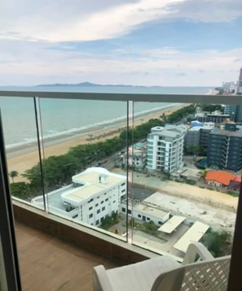 Cetus Beachfront Condominium Pattaya