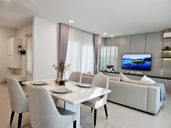 living room and room interior of Chaiyapruek Bangna KM15