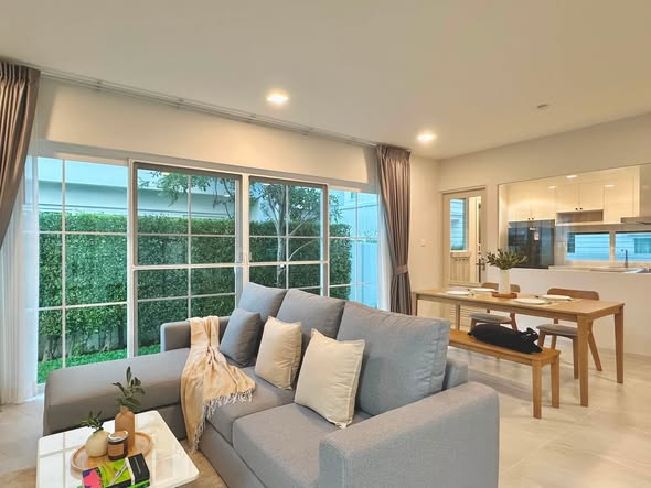 living room and room interior of Chaiyapruek Bangna KM15