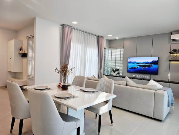 living room and room interior of Chaiyapruek Bangna KM15