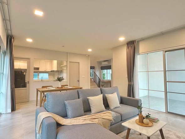 living room and room interior of Chaiyapruek Bangna KM15