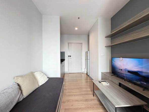 bedroom and living room of Chapter One Midtown Lat Phrao 24