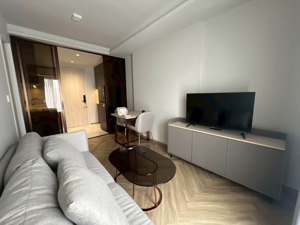 bedroom and living room of CHAPTER THONGLOR 25