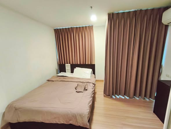 bedroom of Chateau In Town Rama 8.