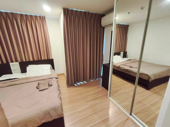 bedroom and room interior of Chateau In Town Rama 8.