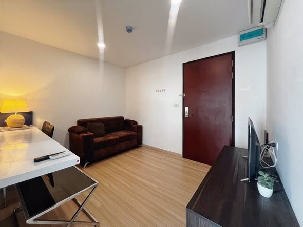 bedroom and living room of Chateau In Town Sukhumvit 64/1.