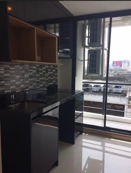 kitchen of Chateau In Town Sukhumvit 64/1.