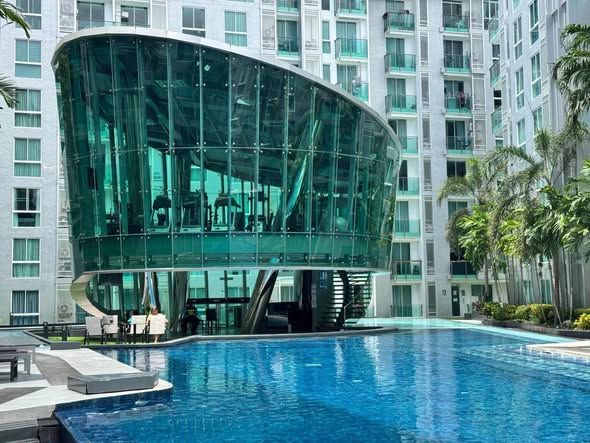 pool of City Center Residence