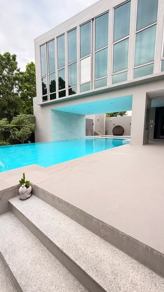 pool of Cordiz at Udomsuk