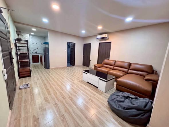 living room of Country Tower Complex B