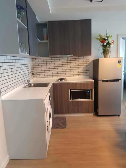 kitchen of dcondo rin