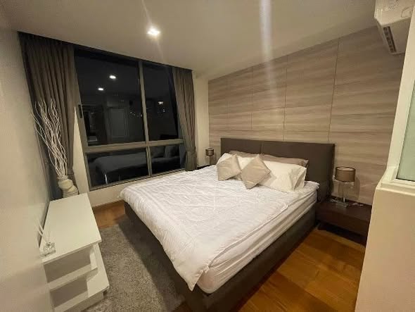 bedroom of Downtown49