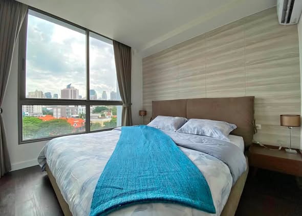 bedroom of Downtown49