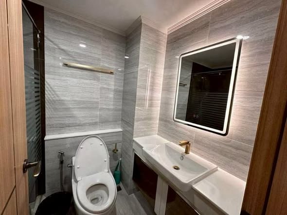 bathroom of Dusit Grand Park