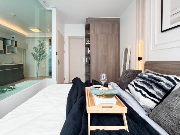 bedroom of Ease1 Rama2