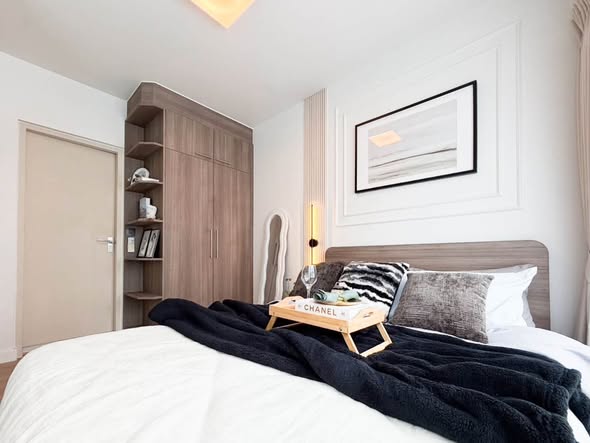 bedroom of Ease1 Rama2