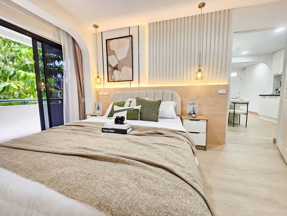 Eastwood Park Condominium