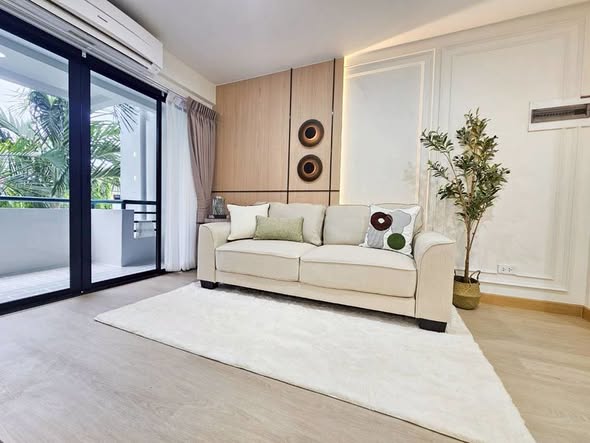 Eastwood Park Condominium